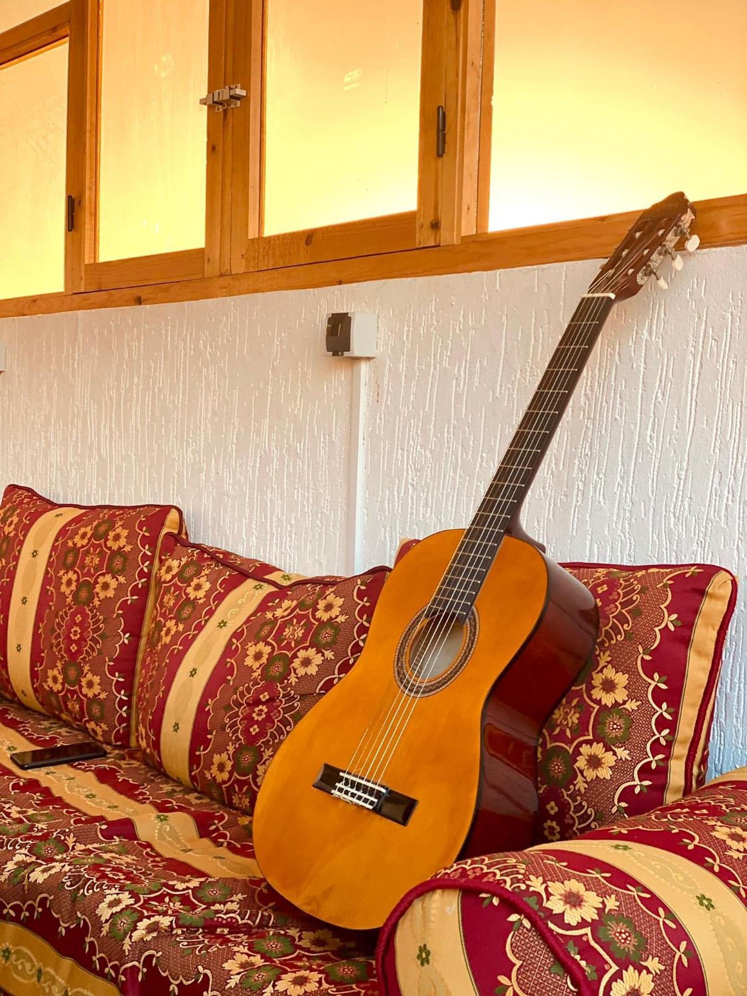Red Carpet Surf Camp Sea, Mountain & Garden Escape Hotel Tamraght Eksteriør billede