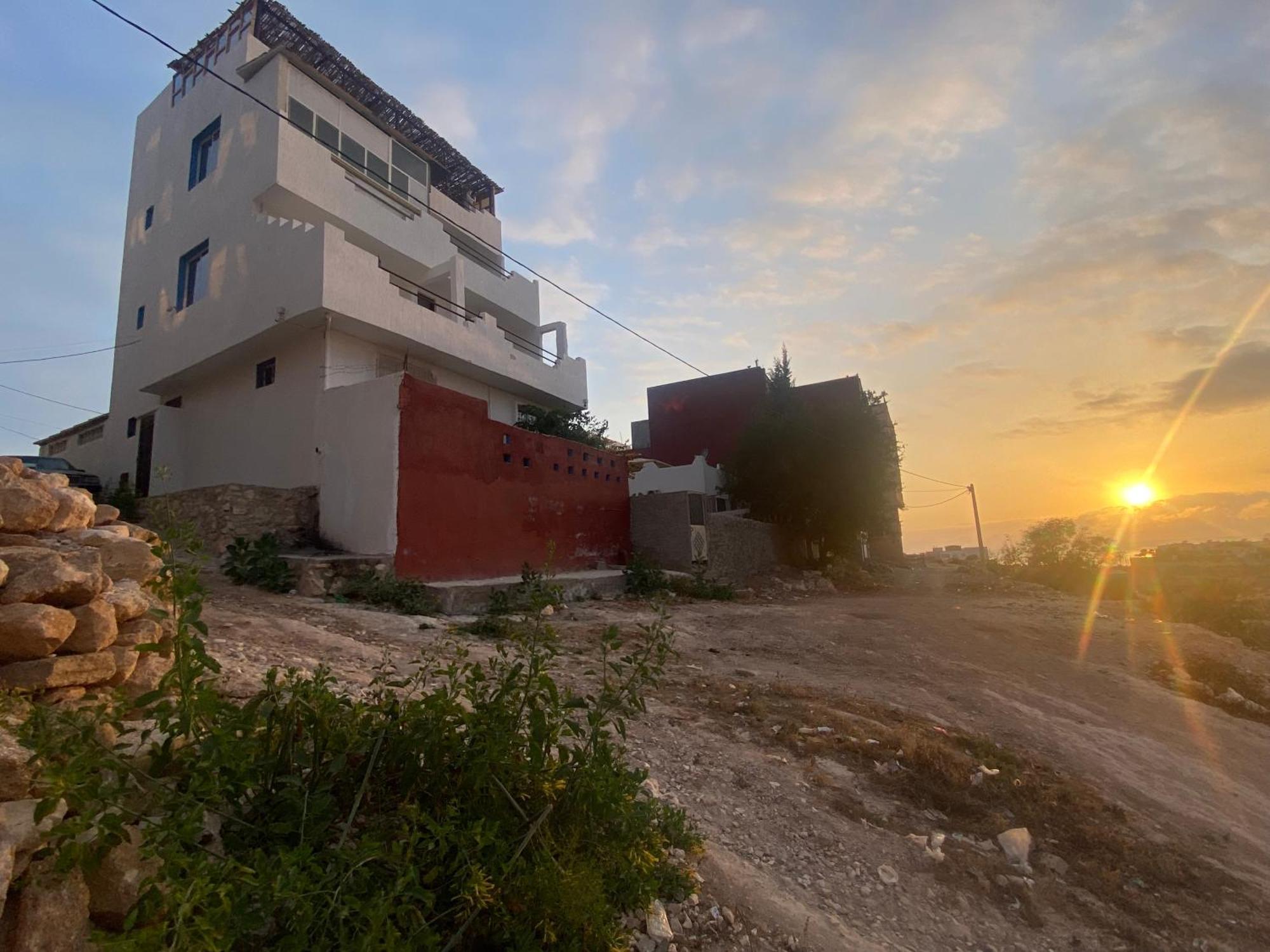 Red Carpet Surf Camp Sea, Mountain & Garden Escape Hotel Tamraght Eksteriør billede